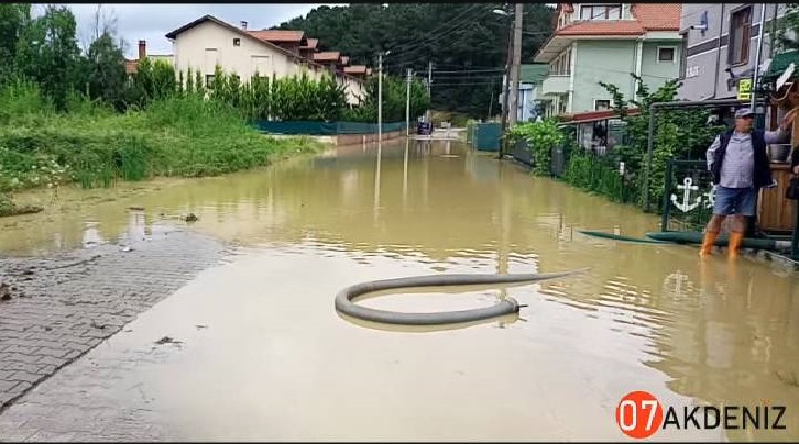 Kocaeli Kefken'de Sağnak yağış sele sebeb oldu.