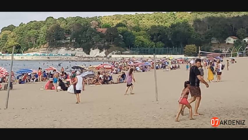 Haftasonu Karadeniz kıyısında plajlarda kalabalık gözlemlendi.