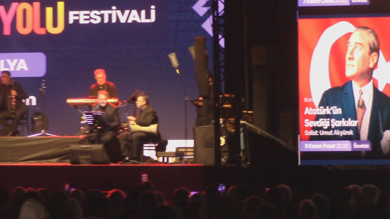 Antalya Kültür Yolu Festivali, Atatürk'ün Sevdiği şarkılar ile sonlandı.
