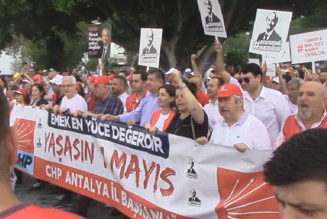 ANTALYA'da 1 Mayıs Emek ve Dayanışma Günü'nü kutlandı.