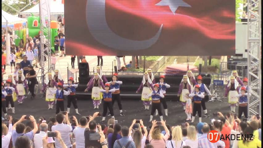 23 Nisan Ulusal Egemenlik ve Çocuk Bayramı Antalya Cam Piramit.