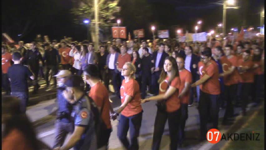 19 Mayıs 2023 ,Antalya'da fener alayı ile konser düzenlendi